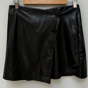 The Drop Faux Leather Mini Skirt in Small
